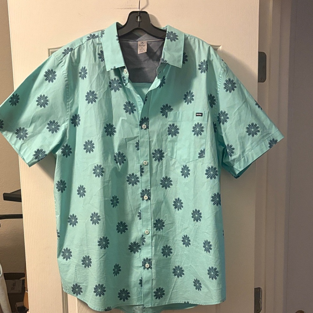 Hurley EUC Men’s Teal Short Sleeved Button Down Shirt size XL